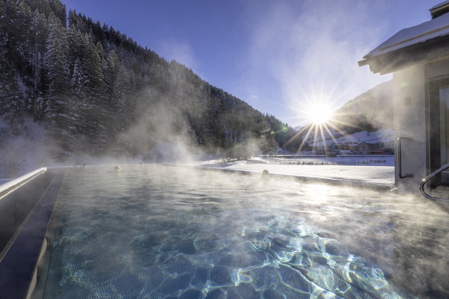 Panorama Hallenbad im Hotel Tuxertal